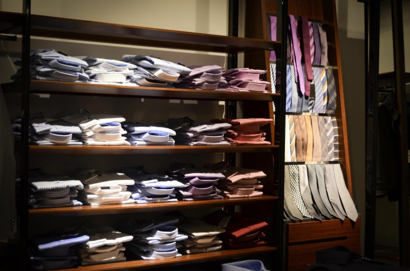 vitrine-LES MAYONS-min_shirts_exhibition_shop_shopping_shelf_buy_business_clothing-940715